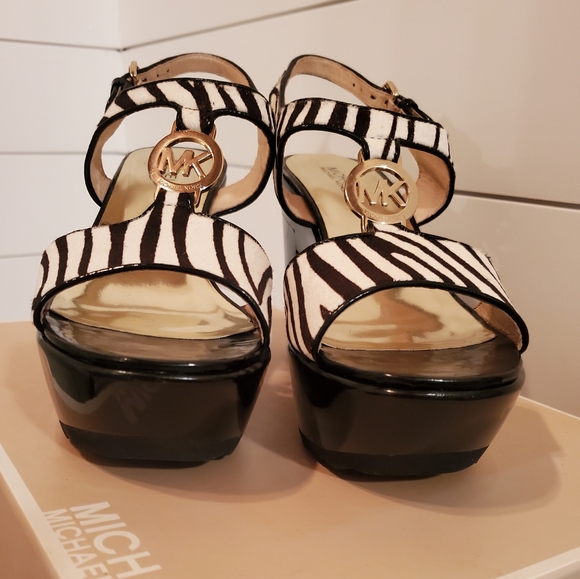 MICHAEL Micheal Kors Zebra Cary Sling Platform Sandal Size 8.5 - Picture 4 of 13